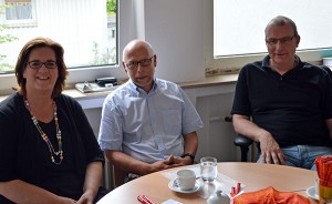 Kerstin Griese MdB, Heinrich Beyll und Gerhard Hambürger in der Heiligenhauser Schuldnerberatung