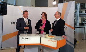 Klaus Ernst, Kerstin Griese und Erhard Scherfer in der Bundestags-Lobby.
