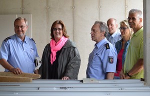 Ratingens Erster Polizeihauptkommissar Elmar Hörster, Kerstin Griese, Kreispolizeidirektor Dieter Dersch, Eva und Roland Adena