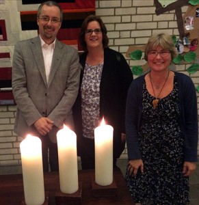 Kerstin Griese (Mitte) sowie Pfarrer Stefan Heinemann und Pfarrerin Silke Wipperfürth, die den Gottesdienst gehalten haben.