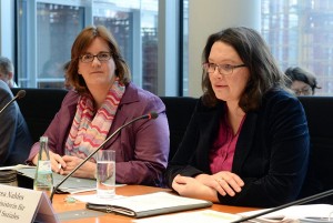 Andrea Nahles unterrichtet den Arbeits- und Sozialausschuss über ihr Programm gegen Langzeitarbeitslosigkeit. (Fotos: Bundestag / A. Melde)