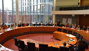 Im Ausschusssitzungssaal des Paul-Löbe-Hauses: Debatte über die Arbeitsgruppenergebnisse.