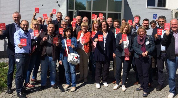 BetriebsrÀte zeigen die rote Karte.